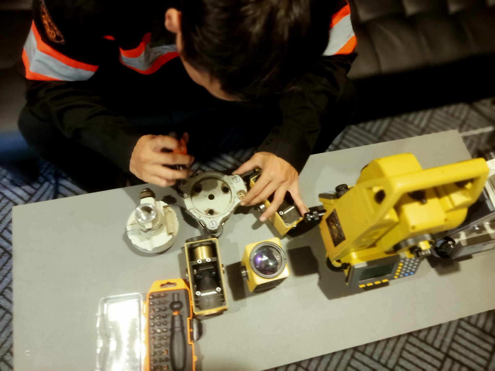 Total Station dan Theodolit